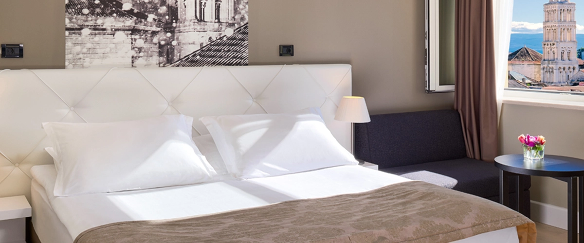 Deluxe Sea and City View Room